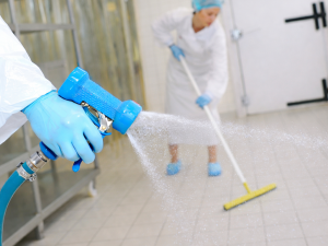 Técnicas de Limpieza Industrial: Limpieza Manual y Cómo Lucelimpiezas Puede Ayudarte